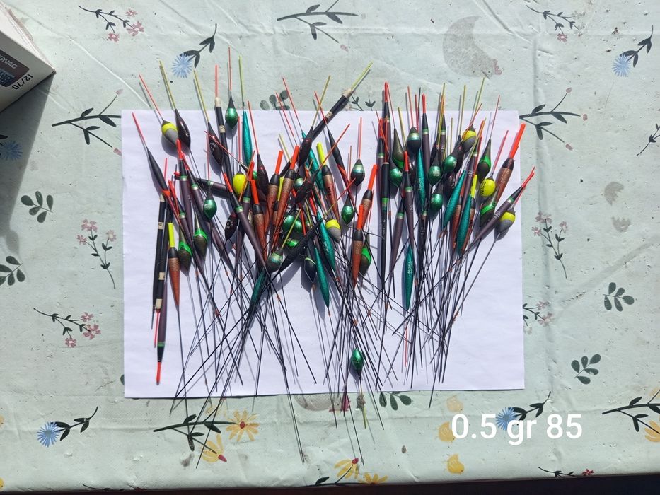 Pesca competição,bóias e anzóis empatados