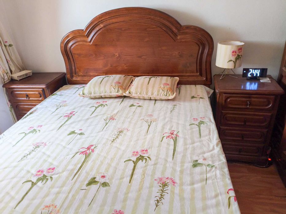 Mobília de Quarto Completa em Madeira Maciça + Colchão