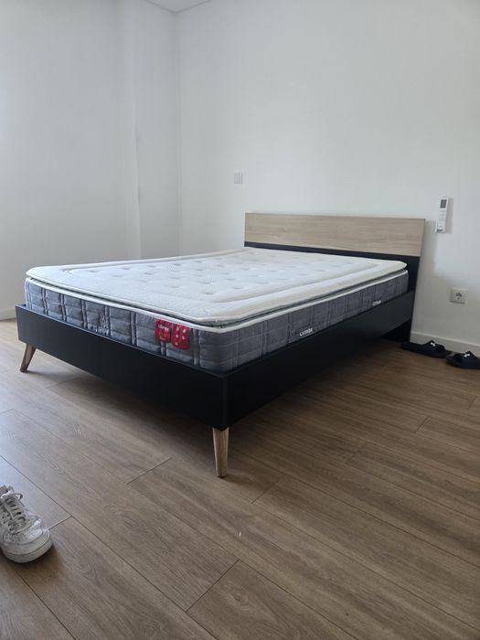 Cama de casal com colchão