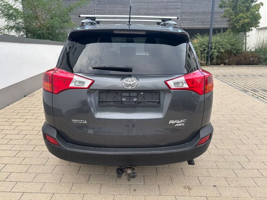 Toyota RAV-4 2013...