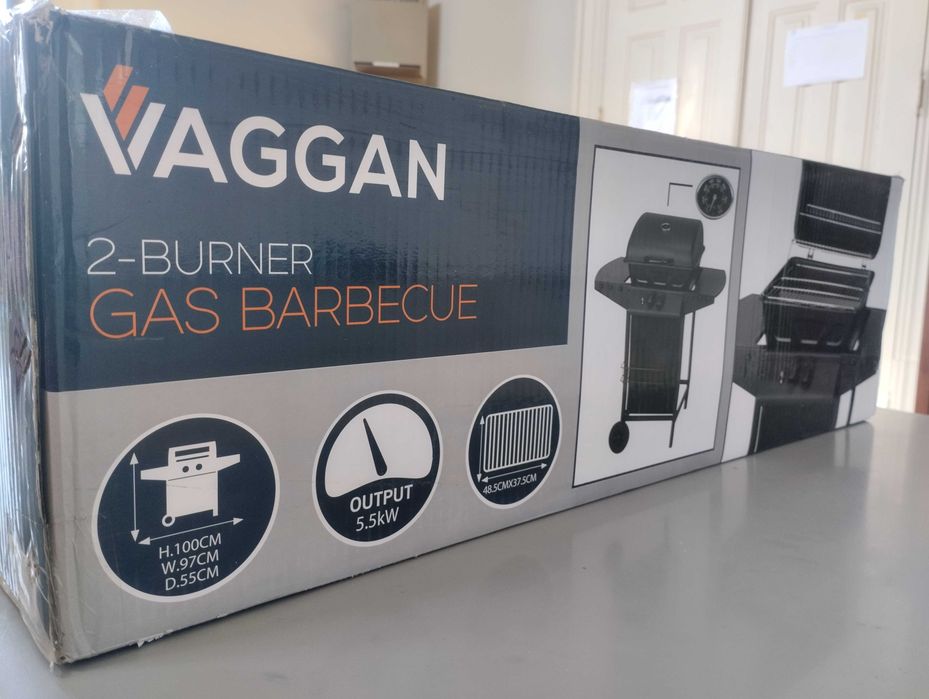 Barbecue a gás - 2 burner - VAGGAN nunca utilizado. Grelha 48.5cm X 37.5cm. altura : 100cm , largura: 97 cm, profundidade: 55cm, output: 55KW