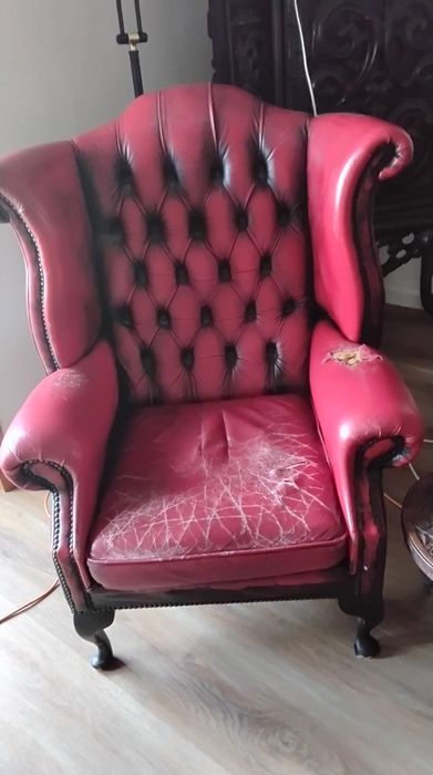 Cadeirao ingles cabedal peca vintage