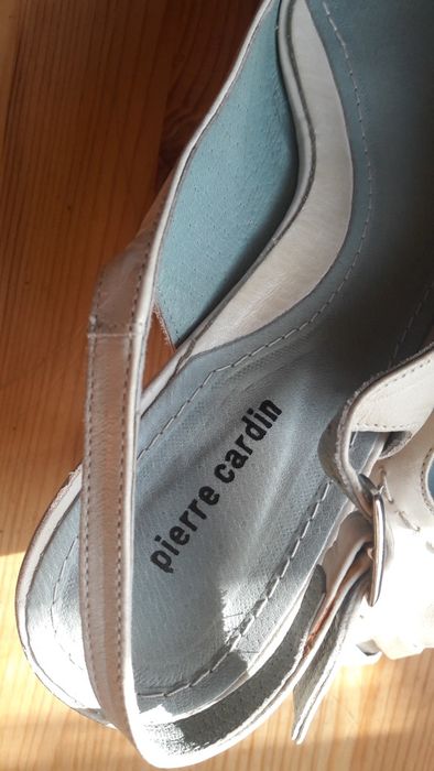Beżowe sandały Pierre Cardin rozm.39