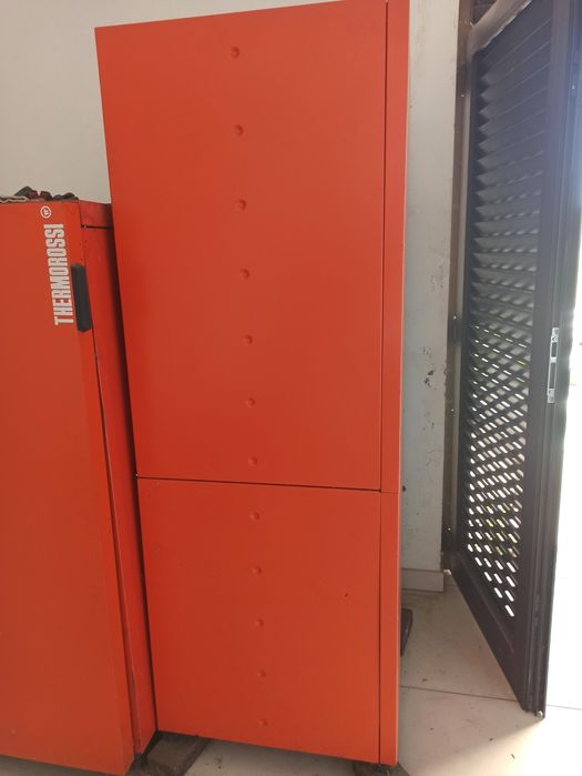 Lote de 2 máquinas de aquecimento a pellets e 1 depósito