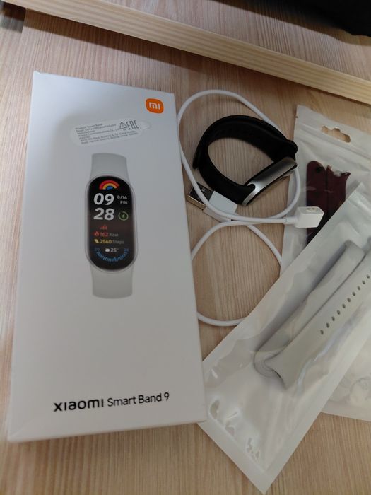 Продам Mi band 9 silver