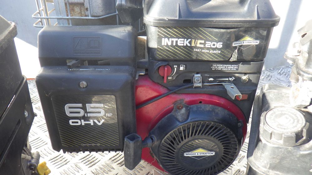 Silniki Briggs & Stratton 3.5 / 5.5 Hp Kompletne i na Czesci Zamienne