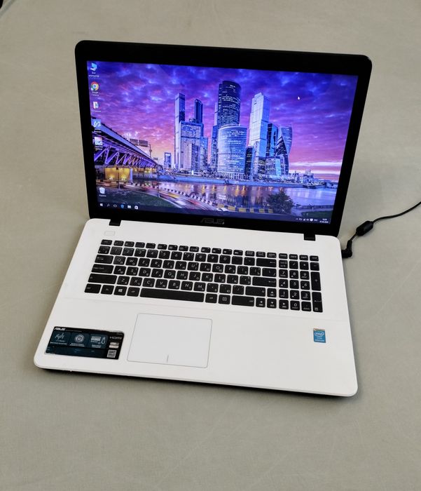 Asus x751 _4 ядра/SSD 240/HDD 750/ram 8 gb