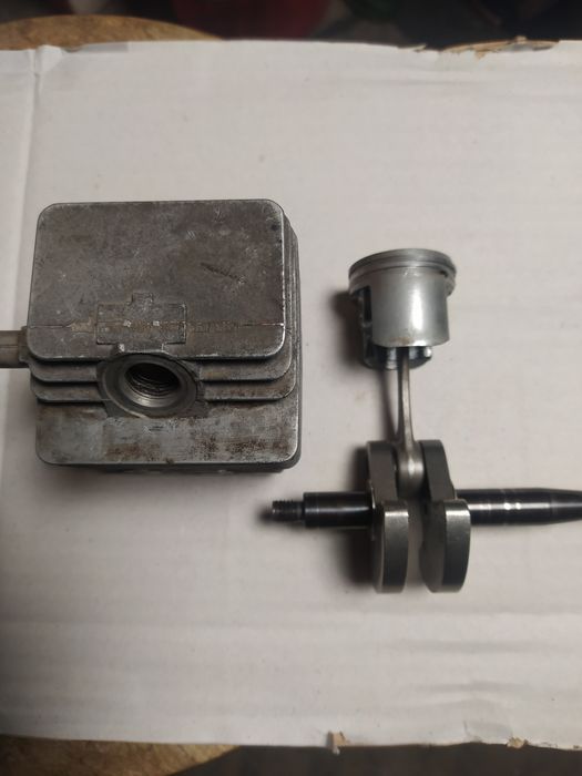 Cylinder i tłok z wałem kosy sthil HT 75