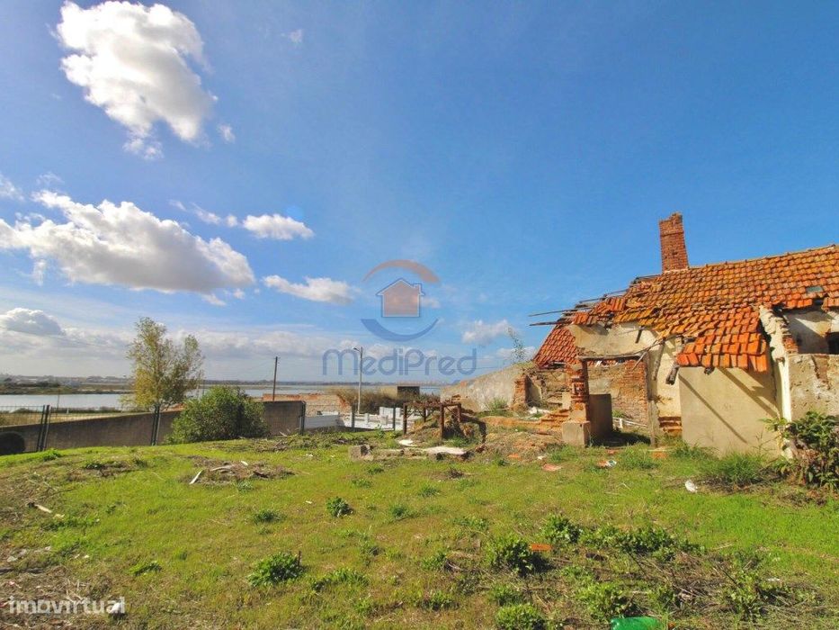 Terreno com 558m2 - Montijo — Montijo E Afonsoeiro, Setúbal