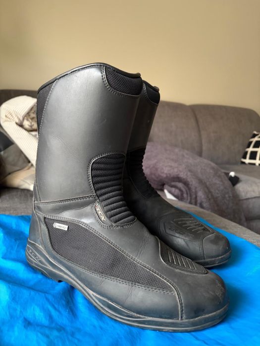 Botas TCX pretas, com goretex, tamanho 44