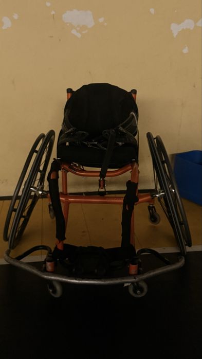 Cadeira de roda desportiva