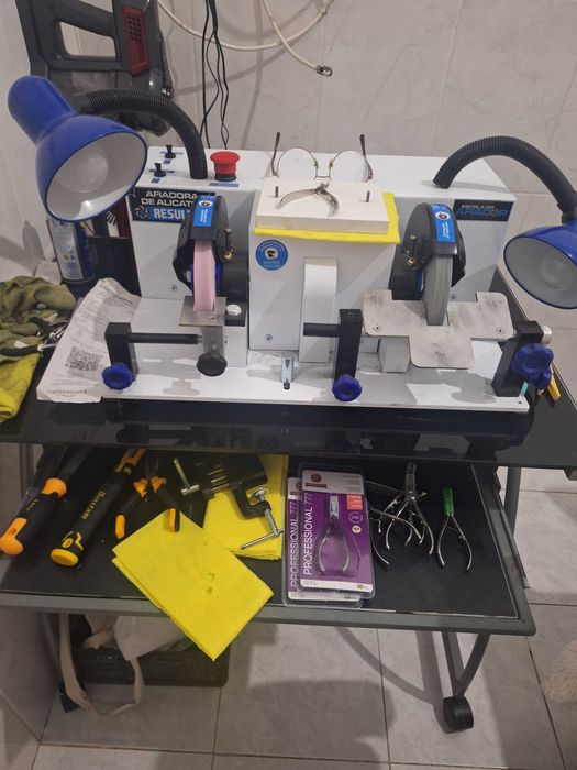 Máquina de afiar alicates de cutículas profissional