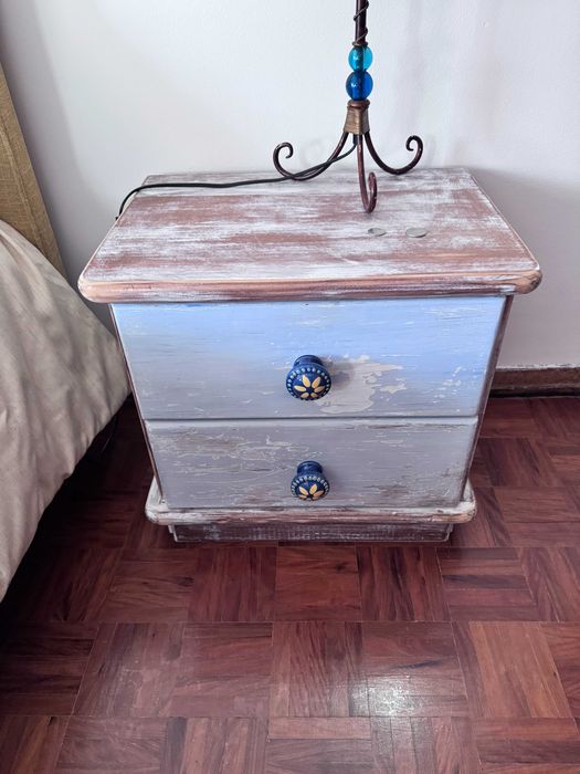 Cómoda e Mesa de Cabeceira