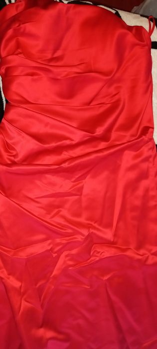 Платье красное, атлас.