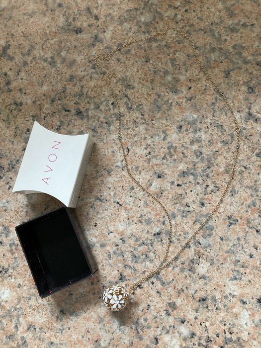 Naszyjnik złota kula margaretki Avon łańcuszek