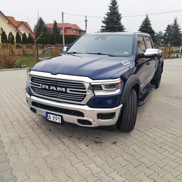 Dodge RAM Dodge Ram 1500 5.7 Etorque 401 KM wersja Laramie Niebieska Perła