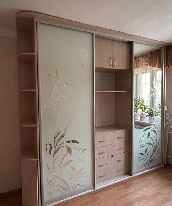 Продам вмістку шафу-купе
