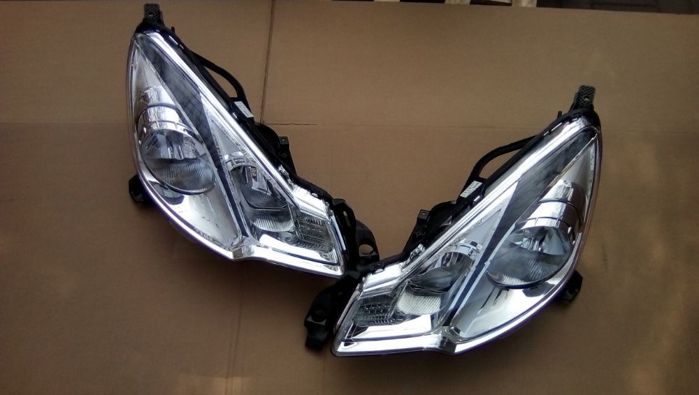 CITROEN C3 II 2010 - lampa lewa + prawa nowe HELLA