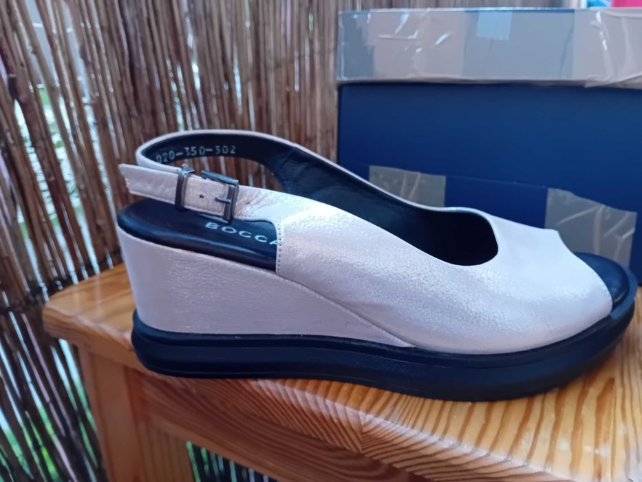 Buty sandaly skorzane na koturnie