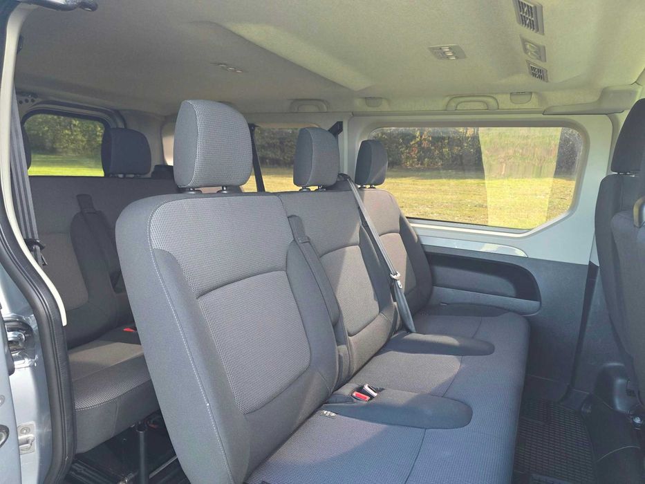 Renault Trafic Long  9 osobowy SpaceClass przewóz osób niepełnosprawnych