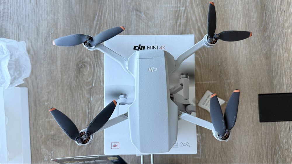 DJI Mini 4K + Cartão MicroSD 64GB