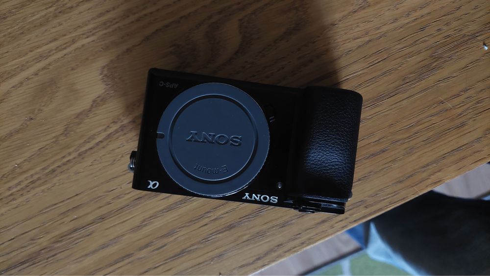 Sony a6000(body) +  bateria i ladowarka