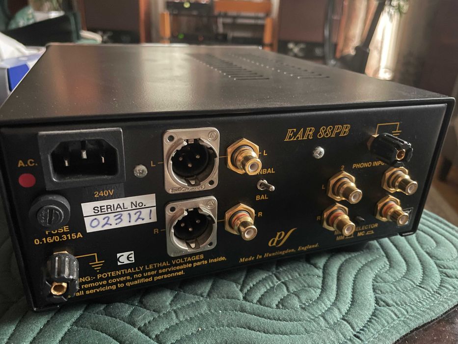 Przedwzmacniacz gramofonowy EAR Yoshino 88PB