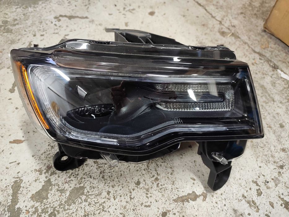 Lampa Prawa Jeep Grand Cherokee wk2 po 16
