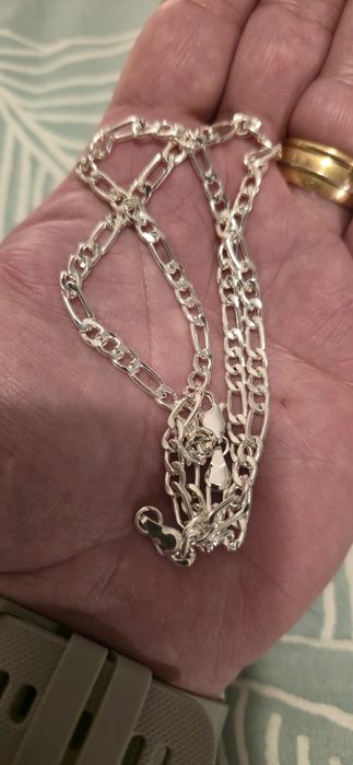 Lindo cordão de prata.