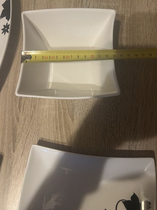 Piekny ceramiczny serwis obiadowy