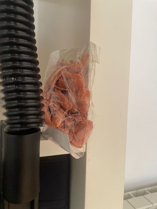 Mão de treino com dedos articulados