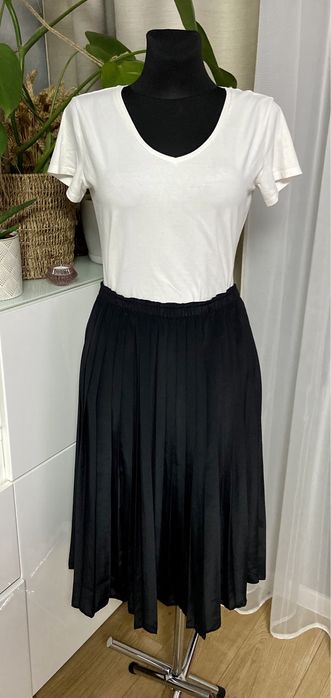 Czarna plisowana spodnica