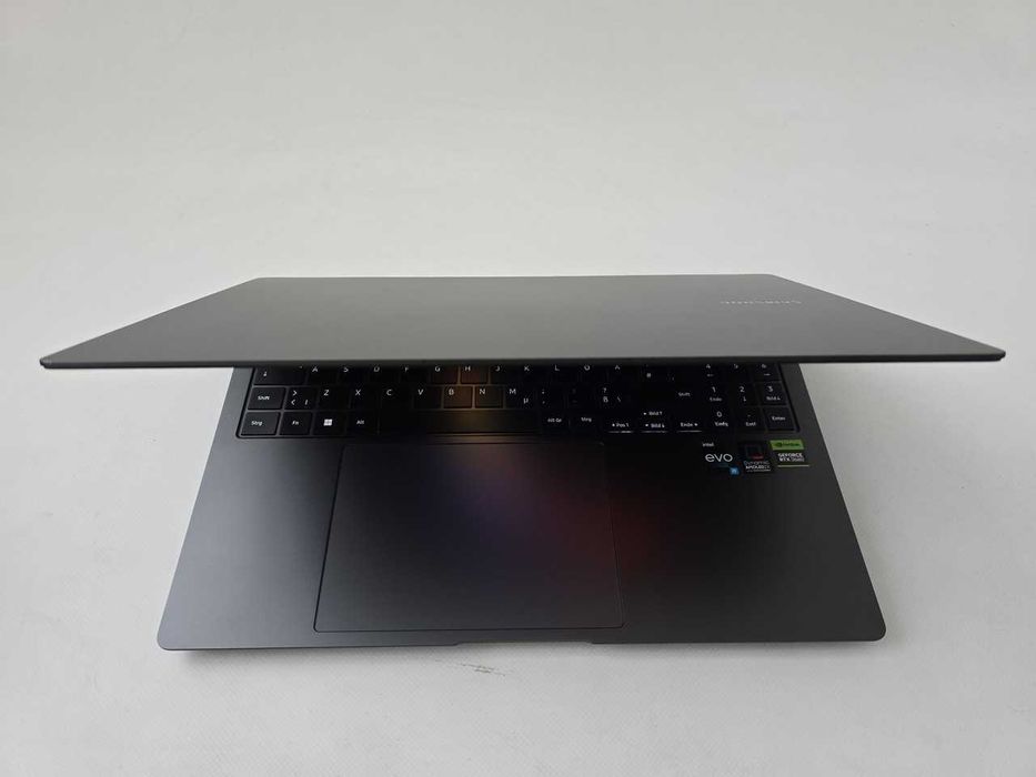 Samsung Galaxy Book 3 Ultra I9 13900H/RTX 4070/RAM 32GB/SSD 1TB/AMOLED