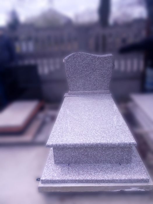 Nagrobki granitowe