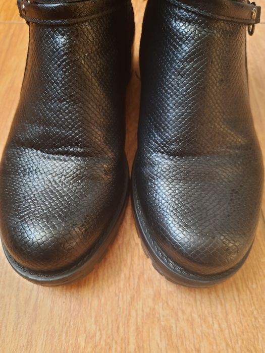 Продам осінні ботінки