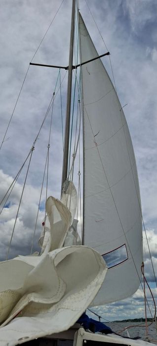 Sprzedam jacht żaglowy kabinowy z silnikiem