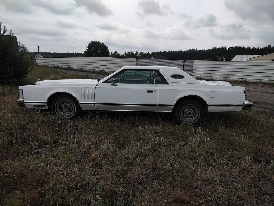 Lincoln Continental  Mark V w pełni odrestaurowany