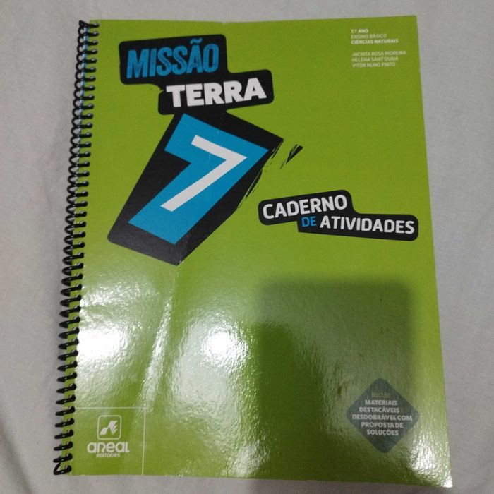Livro 7°ano Técnico vol2 e Caderno de actividades Missão Terra 7° ano.