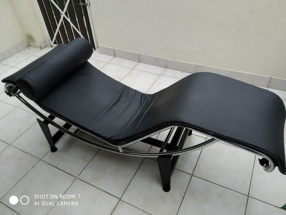 Espreguiçadeira Le Corbusier em pele impecável
