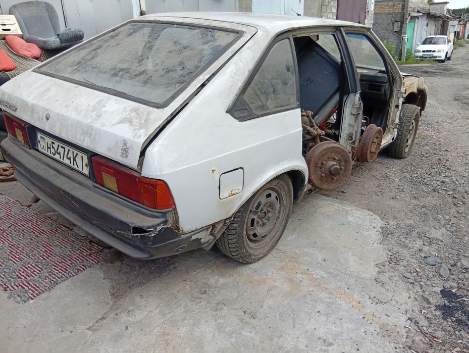 Продам капот Москвич 2141