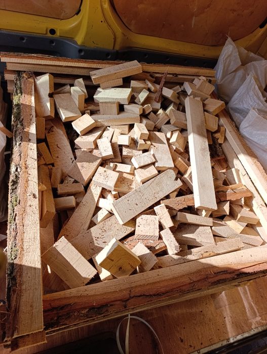 Дубові обрізки у мішках, дрова
