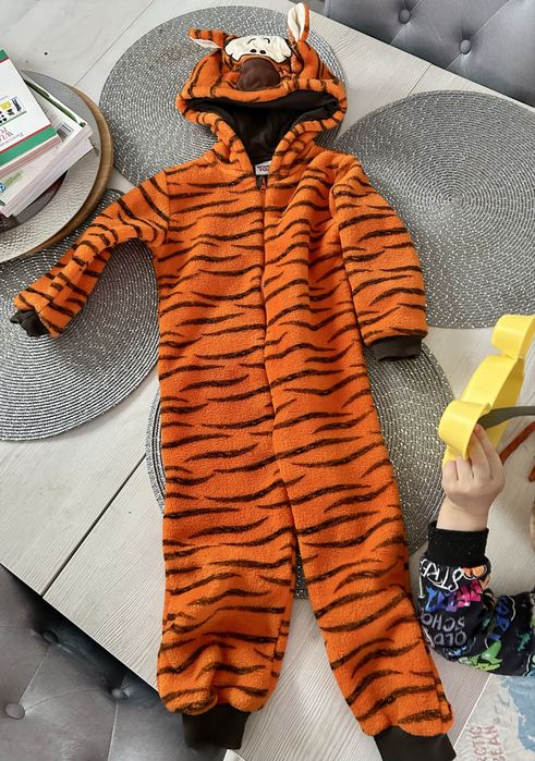 Strój tygryska z „Kubusia Puchatka” rozm. 110 pasuje też na 98.
