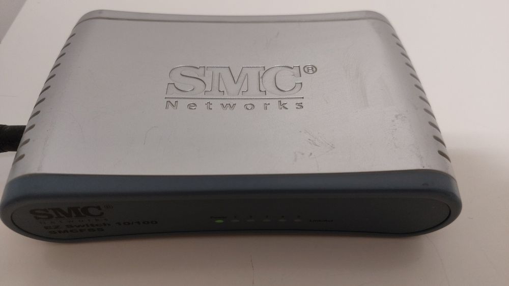 SMC 10/100 Switch64409135821571121