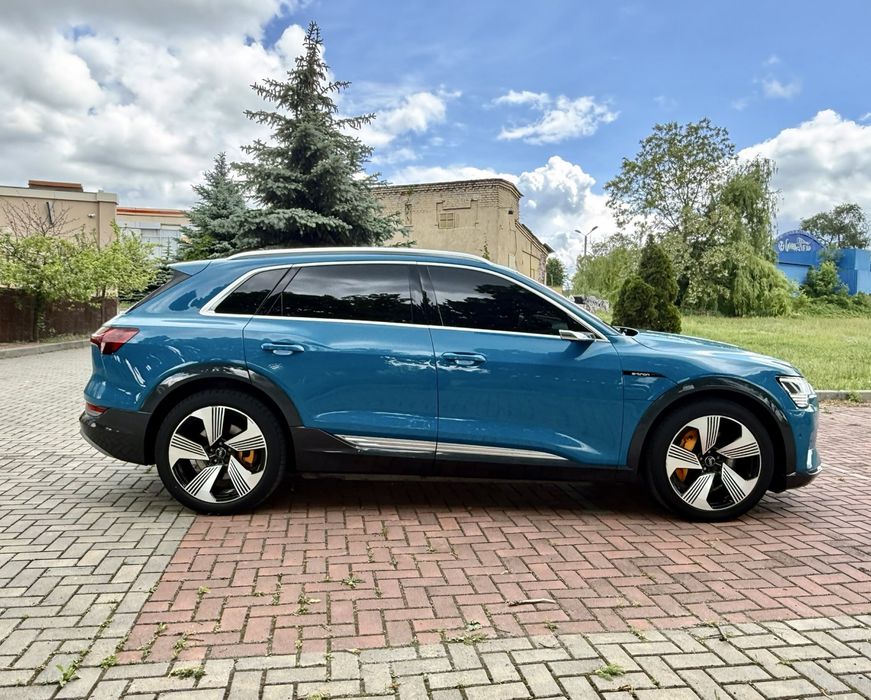 Audi e-tron 2019 VIN WAUZZZGE5KB005038 фото оголошення 11 з 24