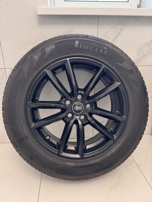 Оригінальні комплект дисків Range Rover R19 з резиною Pirelli 235/65