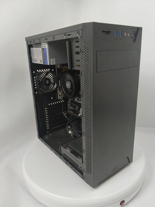 Ryzen,Komputer do biura/gier,Radeon™ Vega 3, 16 GB,SSD,Win 11 Pro