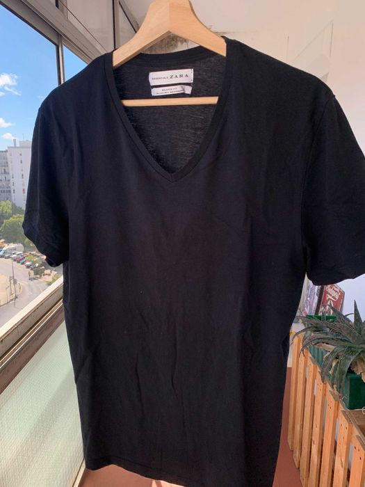 T-shirt Básica Zara Essentials Preta – Gola em V – Tamanho L