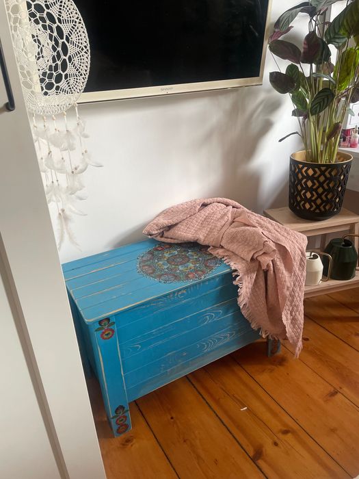 Duża drewniana skrzynia malowana