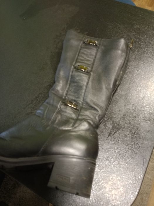 Продам женские сапоги