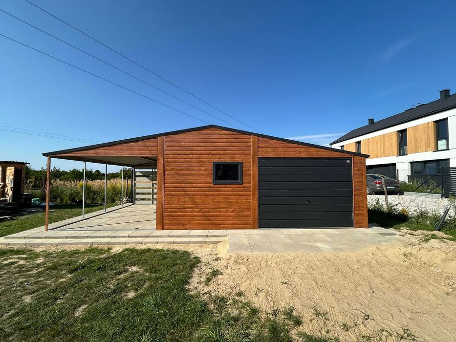 Garaż Blaszany 8.5×5m z Wiatą dwuspadowy, Brama uchylna, Drewnopodobny
